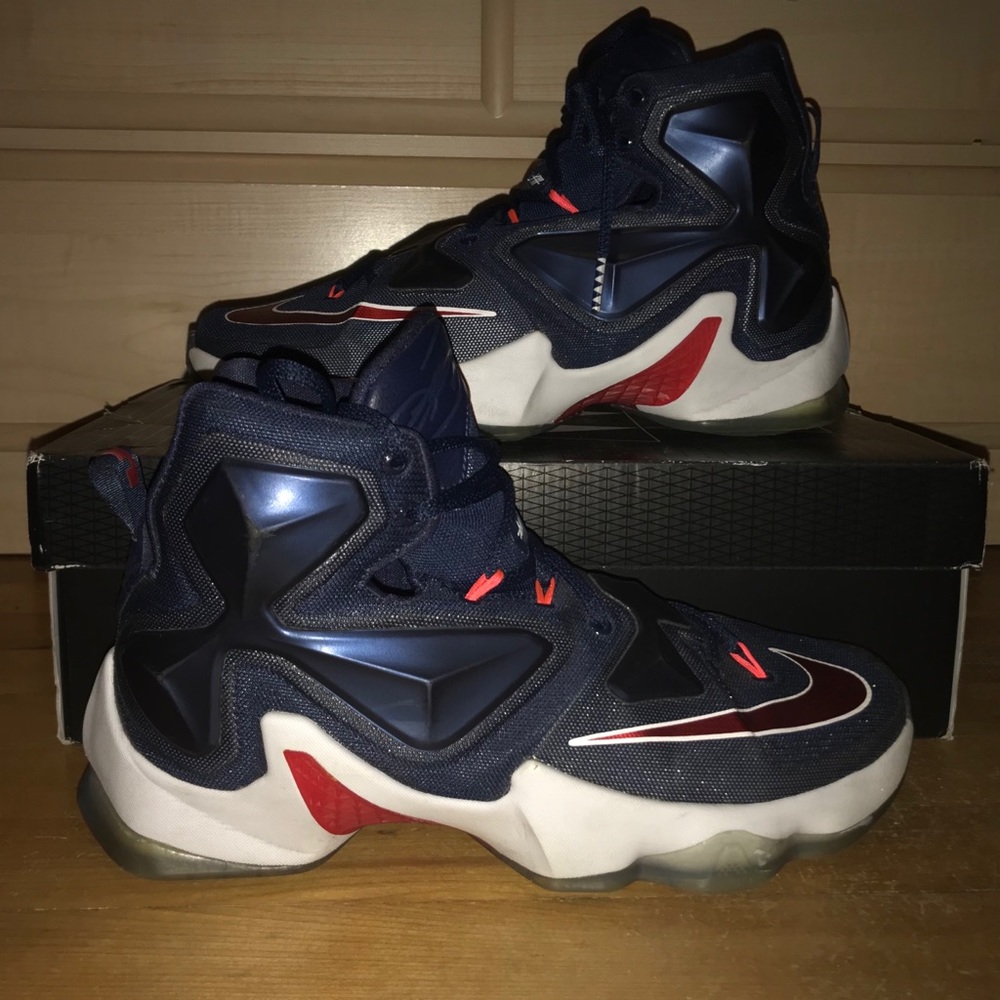 Nike Men's Lebron XIII Mid Basketball Shoe
